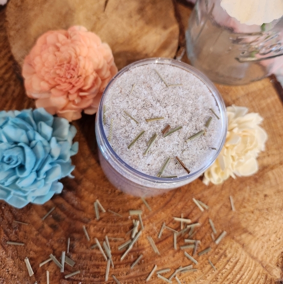 Handmade Lemon Zest fizzy bath salts - Picture 3 of 5